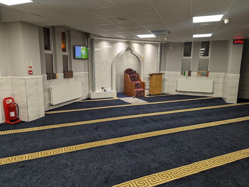 Derby Jamia Mosque (village street)